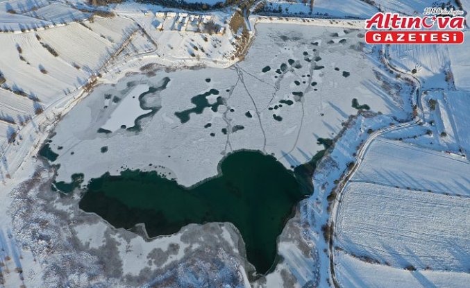 Kastamonu'da büyük bölümü buz tutan gölet dronla görüntülendi