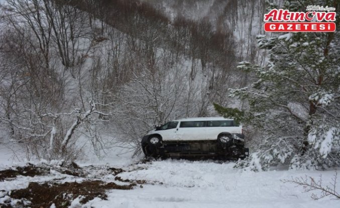 Tokat'ta uçuruma devrilen minibüsün sürücüsü yaralandı