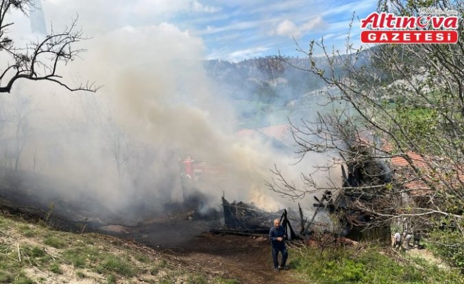 Bolu'da çıkan yangında cami, köy konağı ve bir ev yandı