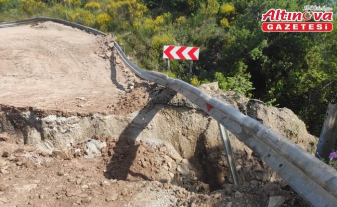 Kastamonu'da Cide-İnebolu kara yolu heyelan nedeniyle ulaşıma kapandı