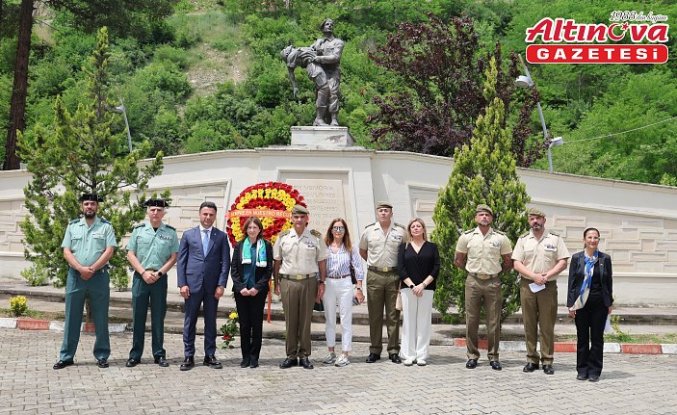 Trabzon'da 22 yıl önce meydana gelen uçak kazasında hayatını kaybedenler anıldı