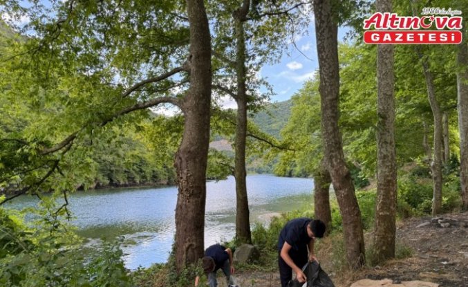 Ayancık'ta gençlerden örnek davranış