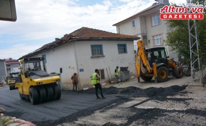 Başçiftlik'te asfaltlama çalışması yapılıyor
