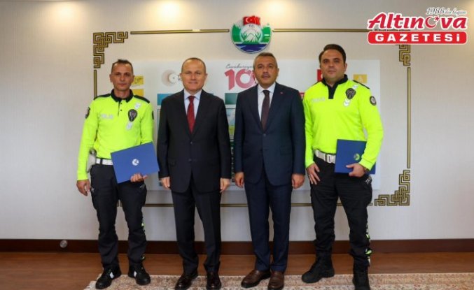 Rize Valisi Baydaş'tan tünelde olası kazayı önleyen trafik ekibine başarı belgesi