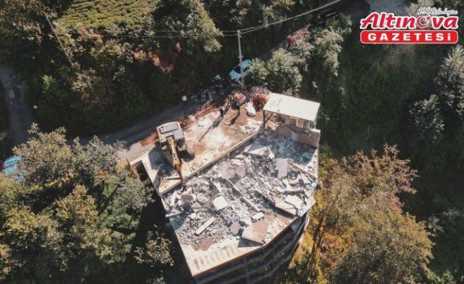 Rize'de taşkın riski altındaki izinsiz yapılar yıkılıyor