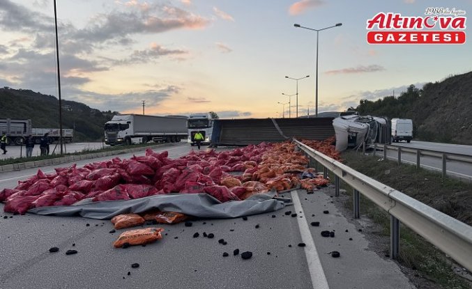 Samsun'da üç aracın karıştığı trafik kazasında 3 kişi yaralandı