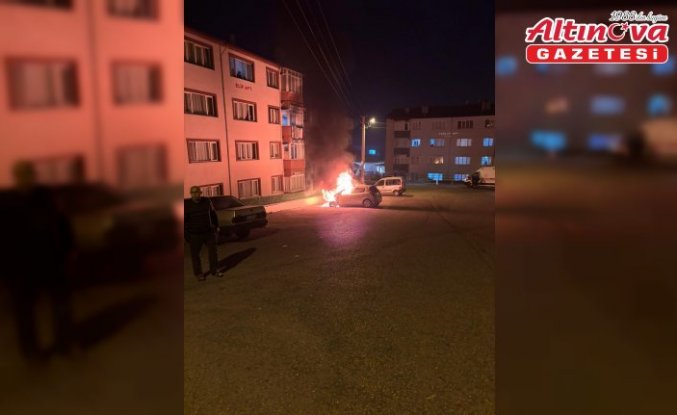 Karabük'te park halindeki otomobil yandı
