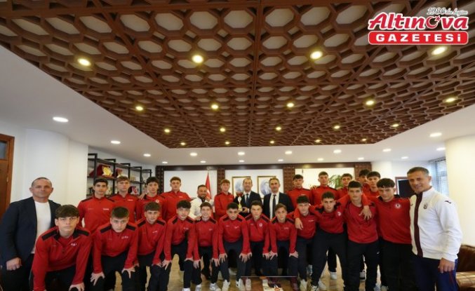 Akçaabat Belediye Başkanı Ekim, dereceye giren öğrencileri ağırladı