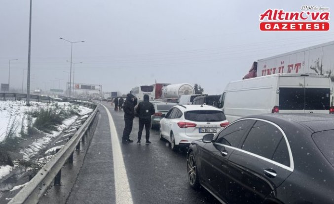 Anadolu Otoyolu Ankara istikameti makaslayan tır nedeniyle ulaşıma kapatıldı