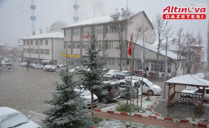 Başçiftlik'te kar yağışı etkili oldu