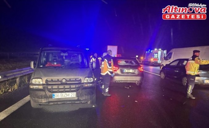 Bolu'da otomobil ile hafif ticari aracın çarpıştığı kazada 9 kişi yaralandı