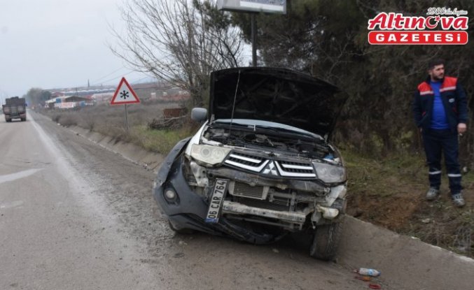Boyabat'ta drenaj kanalına devrilen pikabın sürücüsü yaralandı