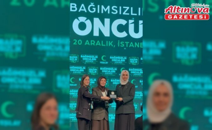 Çorum şubesi “Yeşilay Bağımsızlık Öncüleri Zirvesi“nde ödüllendirildi