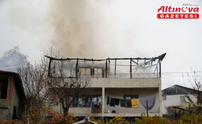 Çorum'da yangın çıkan evin üst katı kullanılamaz hale geldi