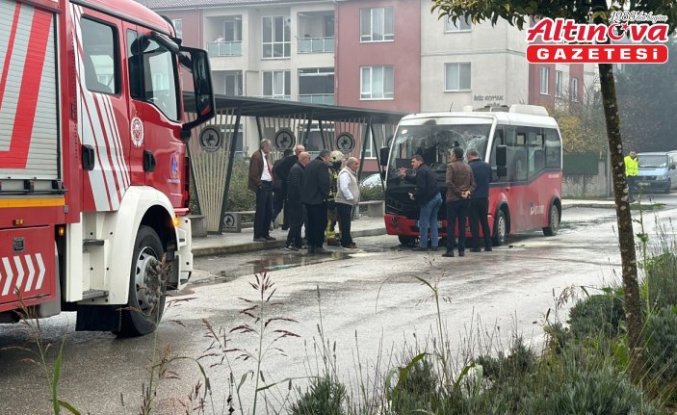 Düzce'de midibüste çıkan yangına itfaiye ve vatandaşlar müdahale etti