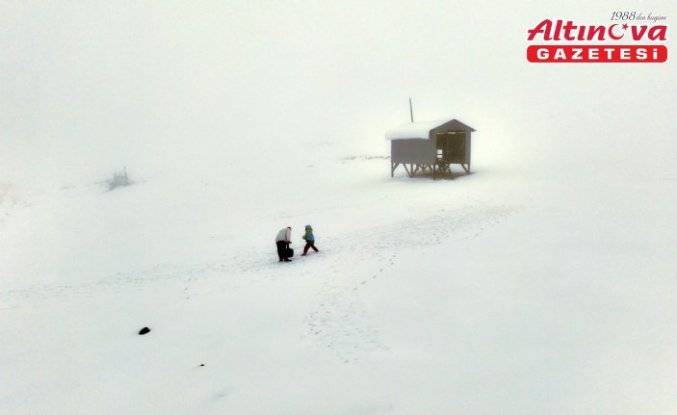 Düzce'nin 1830 rakımlı Kardüz Yaylası'na kar yağdı