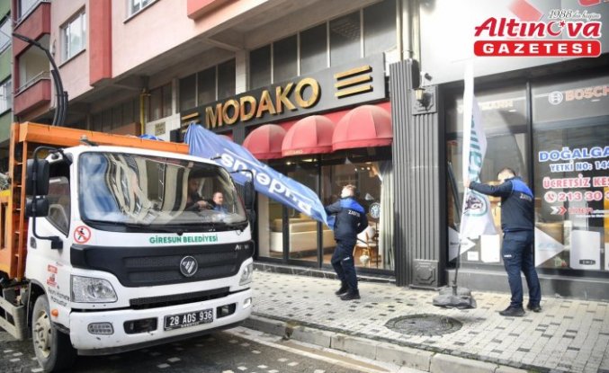 Giresun'da kaldırımlardaki duba ve reklam panoları kaldırıldı