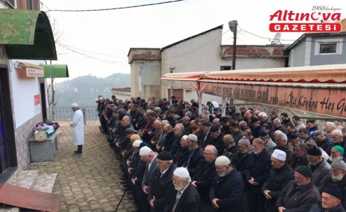 Giresun'da trafik kazasında ölen kadının cenazesi defnedildi