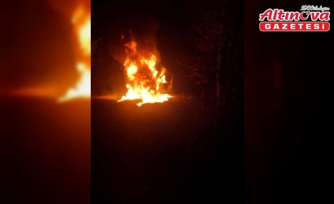 Karabük'te seyir halindeki hafif ticari araç yandı