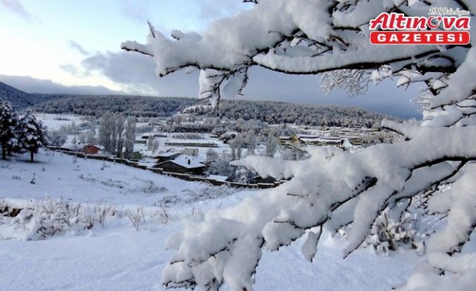 Kars'ta şehir merkezi, Ardahan'da ise yüksek kesimler karla kaplandı