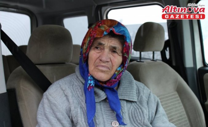 Kastamonu'da ekipler kapanan köy yolunu rahatsızlanan kadın için açtı