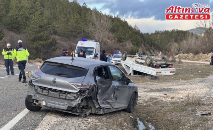 Kastamonu'da kamyonetle otomobilin çarpışması sonucu bir kişi öldü, bir kişi yaralandı
