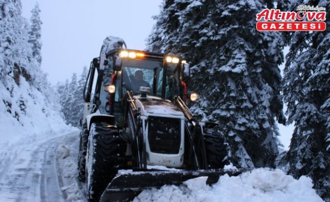 Kastamonu'da köy yolları karla mücadele ekiplerinin çalışmasıyla açılıyor