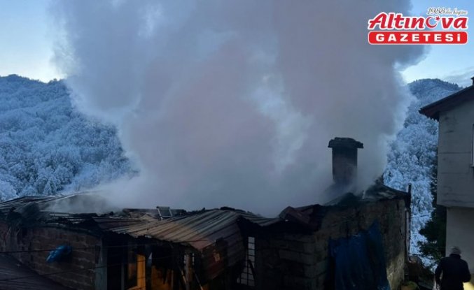 Rize'de çıkan yangında 2 ev kullanılamaz hale geldi