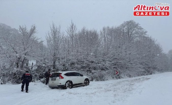 Salıpazarı'nda yolda kalanları jandarma kurtardı