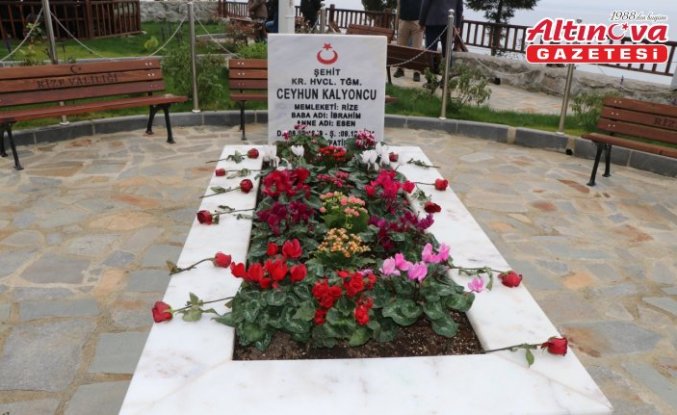 Şehit Teğmen Ceyhun Kalyoncu, şehadetinin 1. yılında mezarı başında anıldı