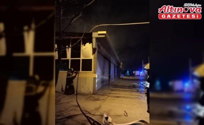 Serviste park halindeki araçta çıkan yangın söndürüldü