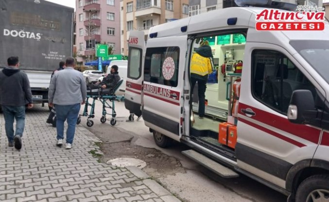 Sinop'ta kamyonetle çarpışan motosikletin sürücüsü yaralandı