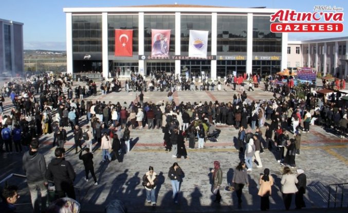 Sinop'ta şenlikte katılımcılara 1 ton hamsi ikram edildi