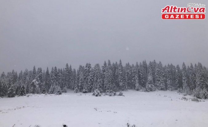 Sinop'un yüksek kesimleri beyaza büründü