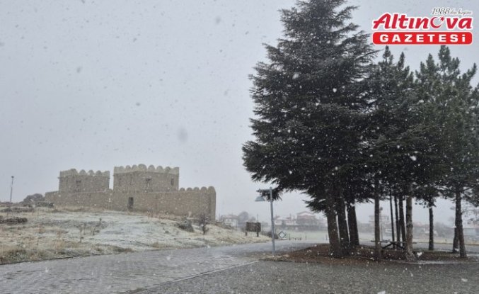 Sungurlu'da kar yağışı etkili oldu