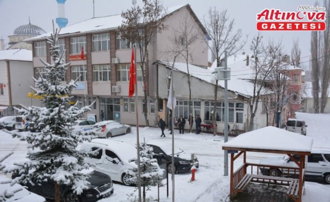 Tokat'ta kar yağışı etkili oluyor