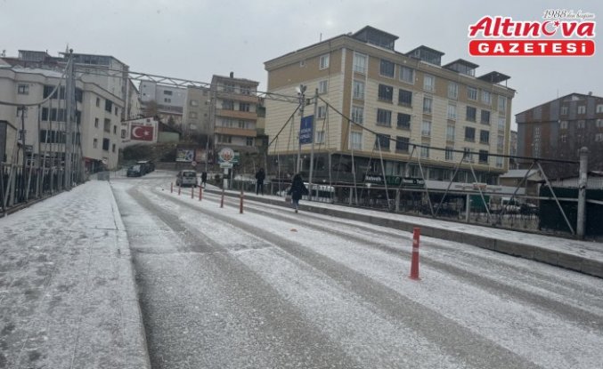 Trabzon ve çevre illerin yüksek kesimlerinde kar yağışı etkili oldu