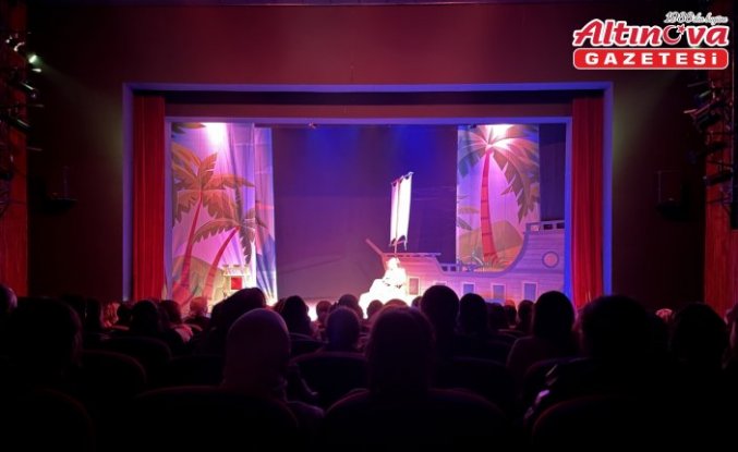 Trabzon'da koruma ve bakım altındaki çocuklar tiyatro oyunu sahneledi