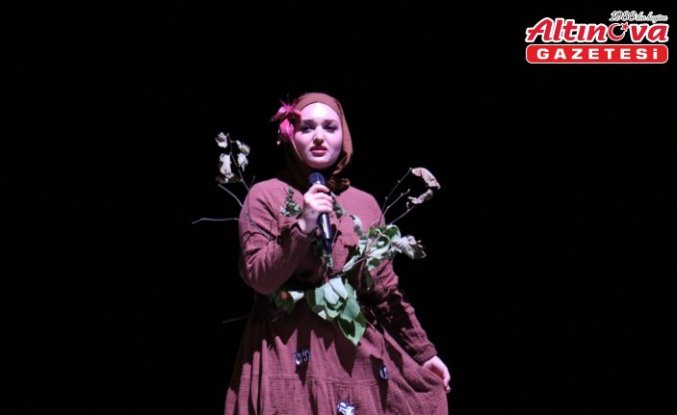 Trabzon'da üniversite öğrencileri şiir okudu