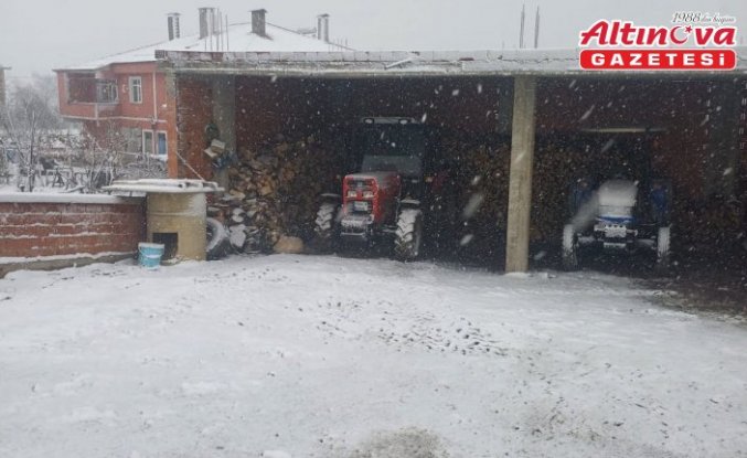 Vezirköprü'nün yüksek kesimlerine kar yağdı