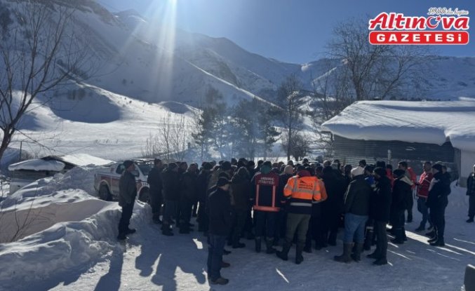 Artvin'de hava koşulları nedeniyle çığ altında kalan kişiyi arama çalışması yapılamadı