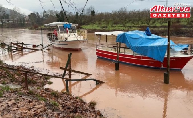 Bartın'da sağanak ve eriyen kar taşkına neden oldu