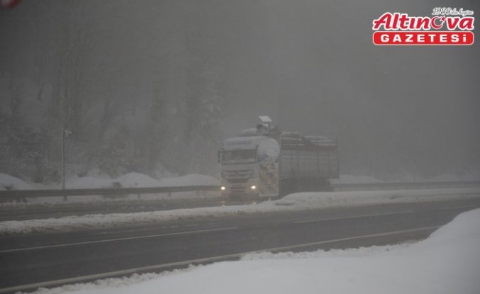 Bolu Dağı'nda kar ve sis etkili oldu
