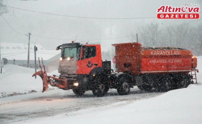 Bolu Dağı'nda yoğun kar etkili oluyor