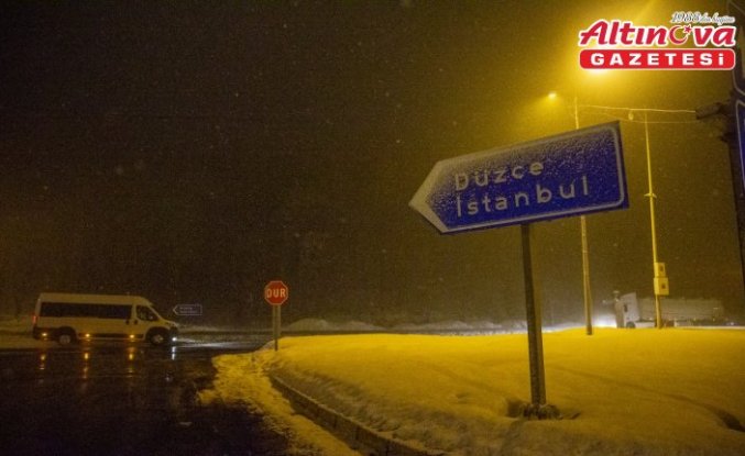 Bolu Dağı'nda yoğun kar yağışı etkili oluyor