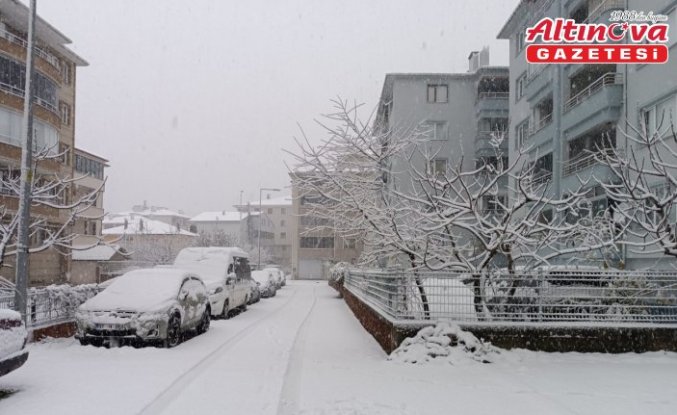 Cide'de kar yağışı etkili oldu