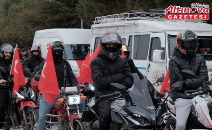Çorum’da motosiklet tutkunları Türk bayraklarıyla konvoy oluşturdu