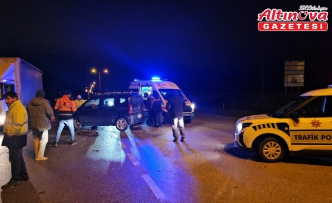 Çorum'da otomobille hafif ticari aracın çarpıştığı kazada 5 kişi yaralandı