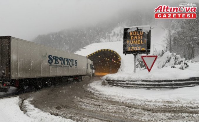Makaslayan tır nedeniyle kapanan Anadolu Otoyolu’nun Ankara istikameti ulaşıma açıldı