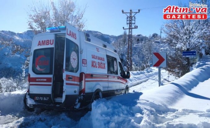 İkizce'de yolda mahsur kalan ambulans, ekiplerin çalışmasının ardından hastaya ulaştı